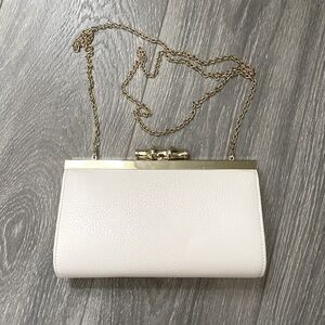 Clutch with removable strap